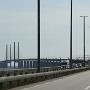 Ergens op deze brug ligt de Deens-Zweedse grens.