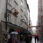 De bekendste straat van Salzburg, de Getreidegasse.